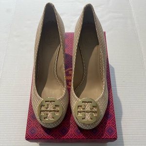 Tory Burch Sally Leather Snake Skin Print Wedge Pump Shoes Womens 8.5M